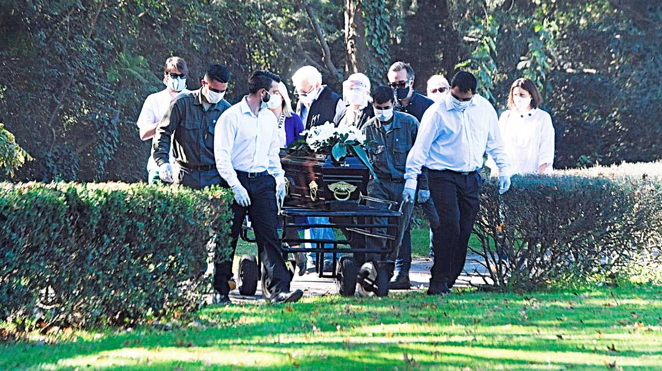 Sergio Denis fue despedido por sus hijos y sus hermanos