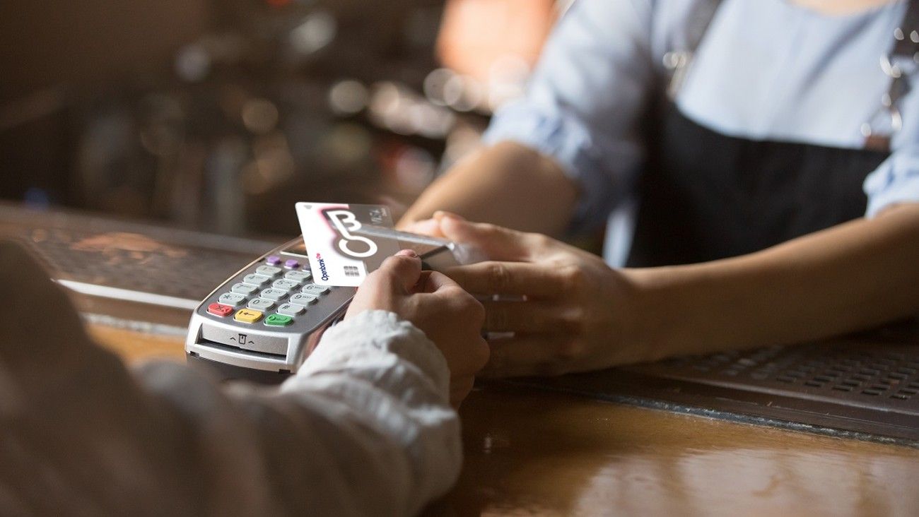 Tarjetas de débito: hasta qué monto se puede gastar sin controles de la AFIP
