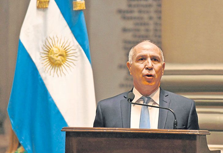 “El Twitter de Carrió es su termómetro”, dicen cerca del juez