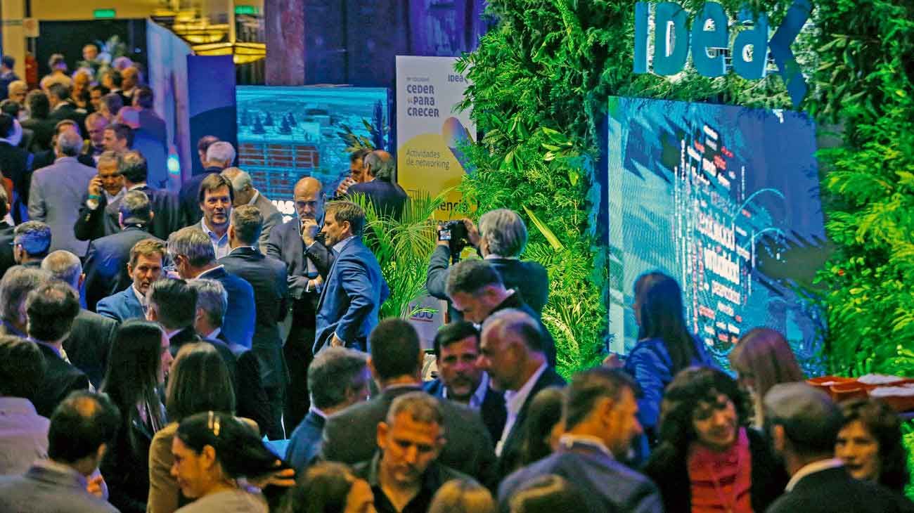 IDEA: empresarios con pasillos calientes y el dato de inflación como telón de fondo
