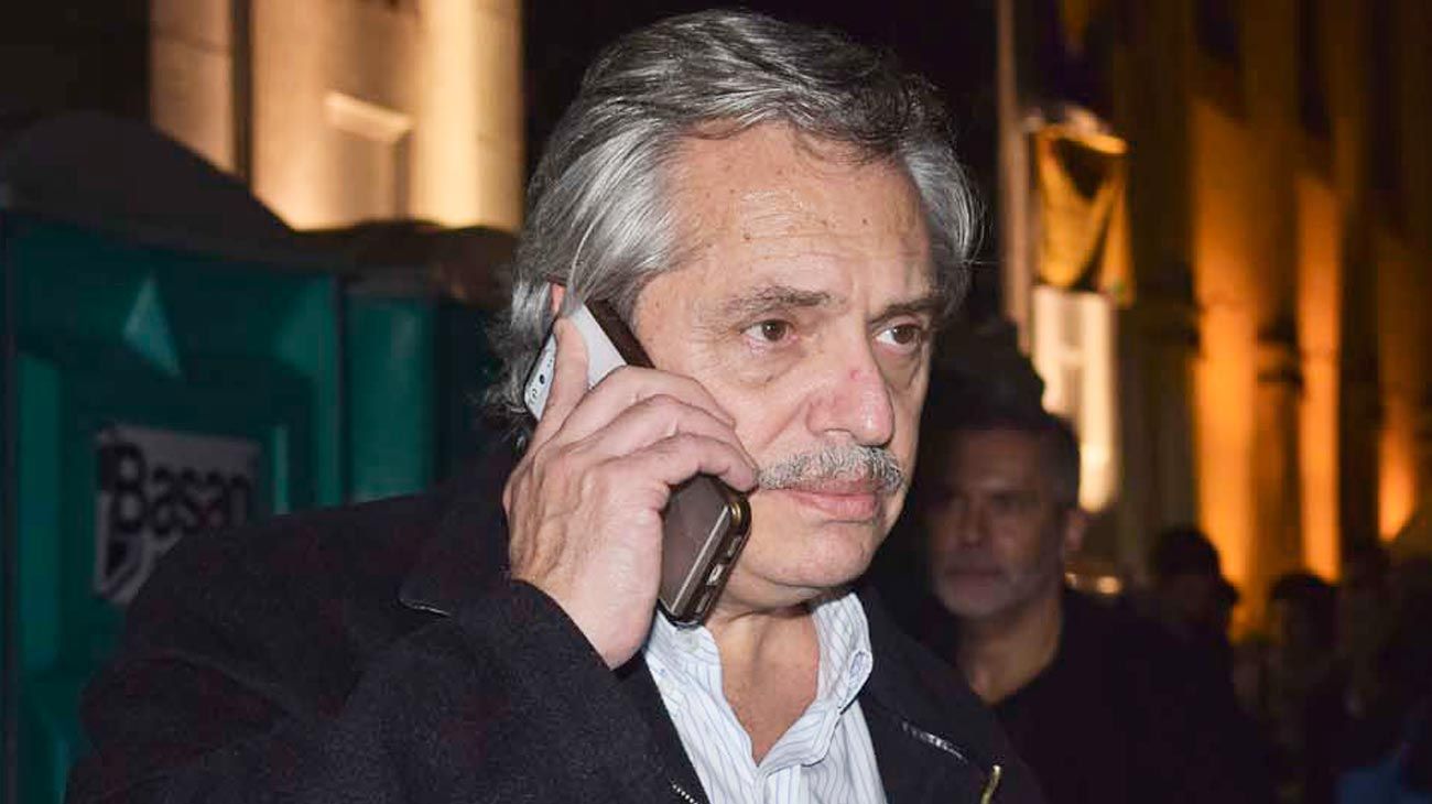 Violencia de género: este lunes se conocerá el contenido del celular de Alberto Fernández