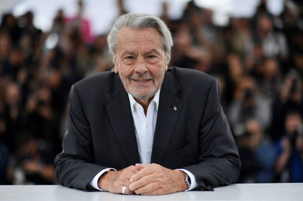 Alain Delon: un funeral con cincuenta invitados y prohibición de teléfonos celulares