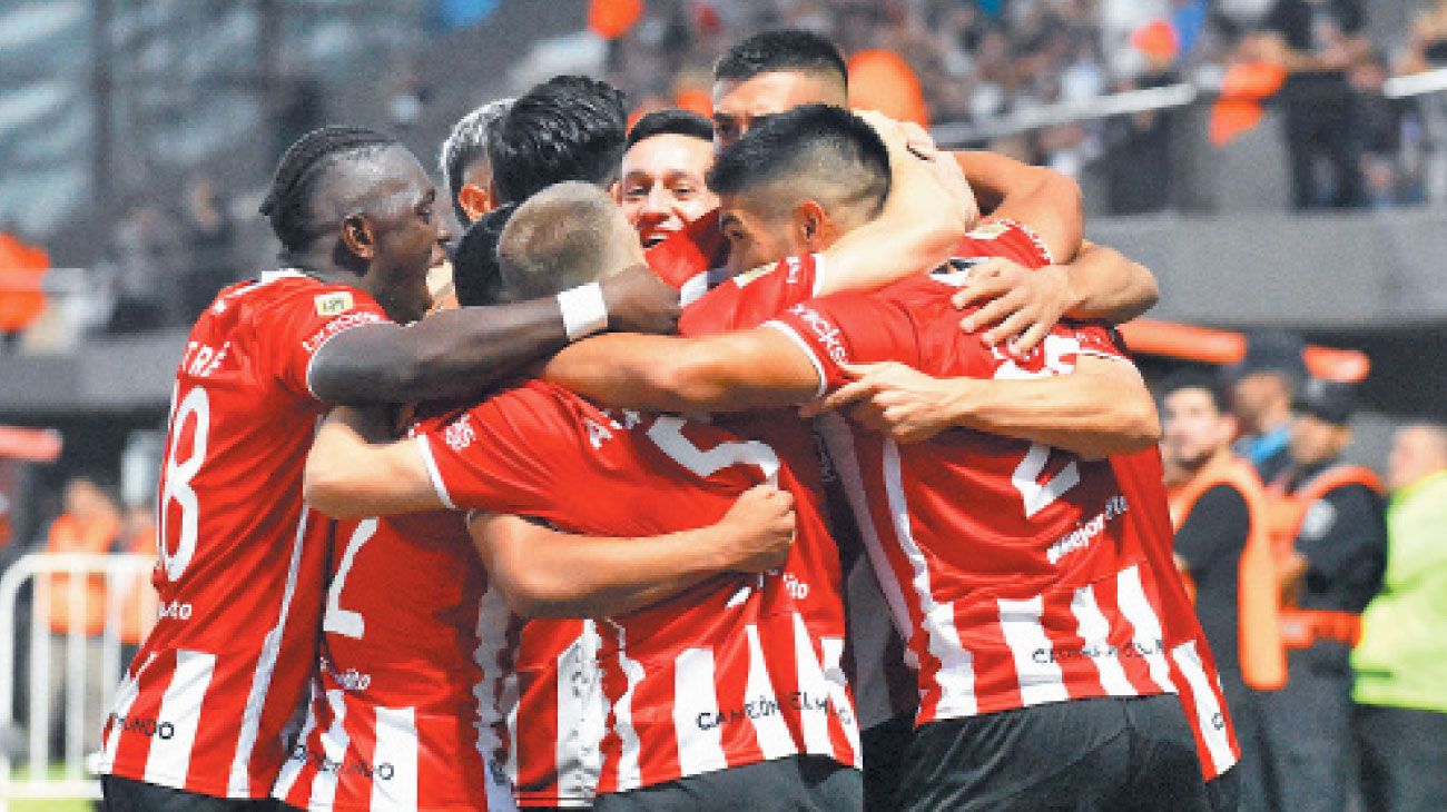 Estudiantes dominó y ganó de principio a fin