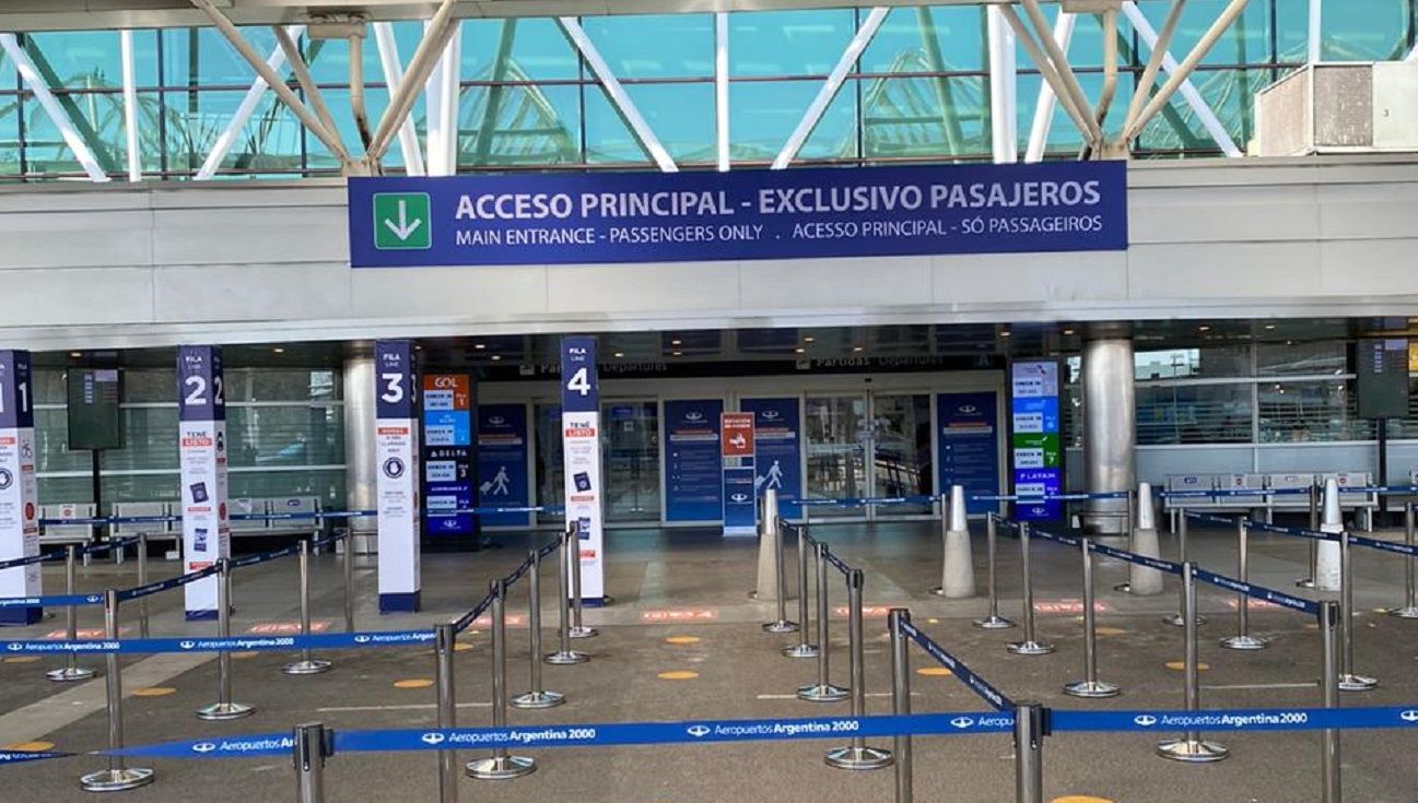 Ordenan siete días de cuarentena para los pasajeros que llegaron este lunes de Londres