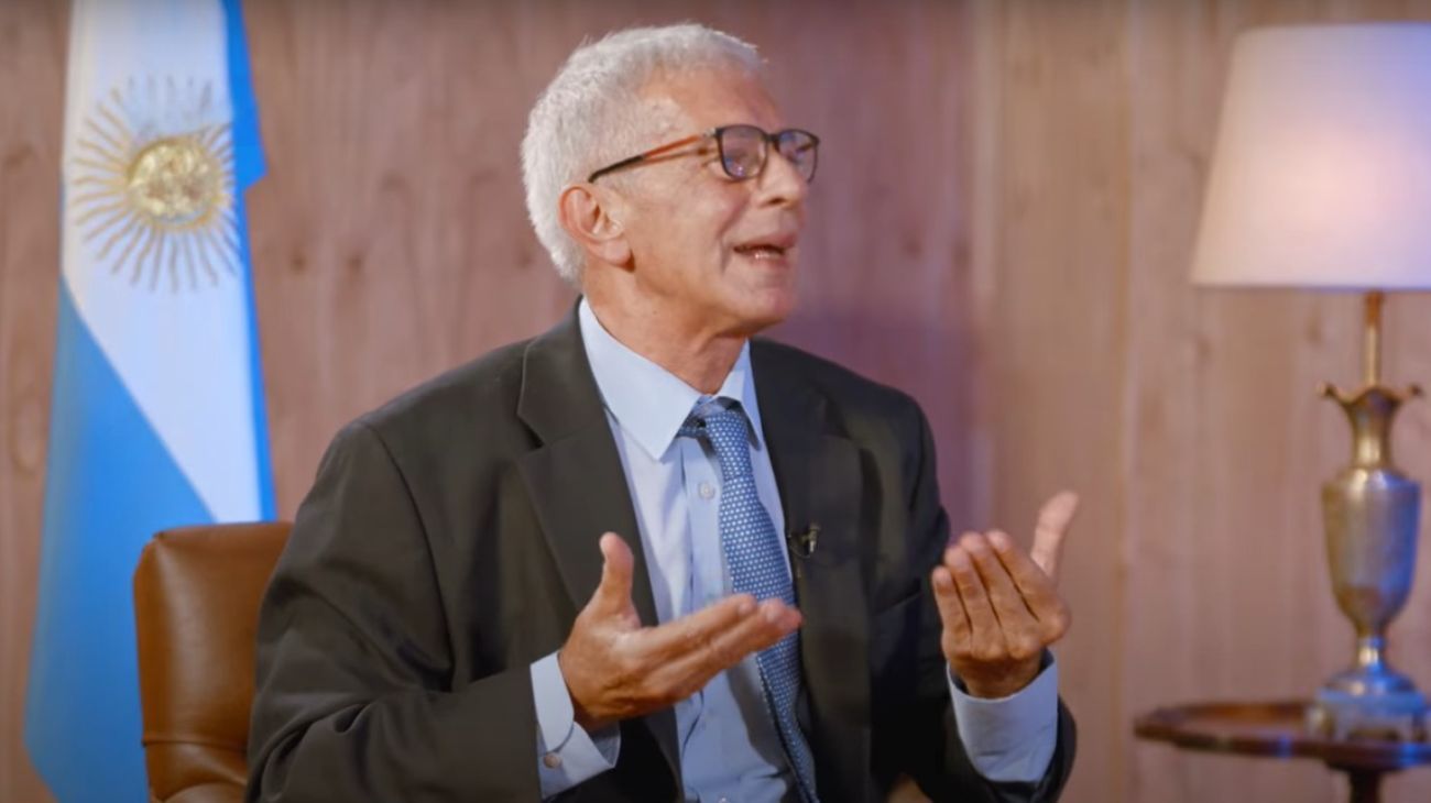 Cúneo Libarona se acordó de las "ojotas" y "las milanesas" en el Ministerio y volvió a atacar al feminismo