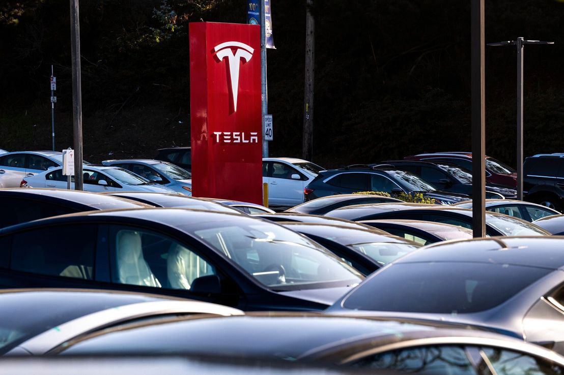 El récord de ventas de Tesla en el cuarto trimestre no podría evitar su primera caída anual en una década