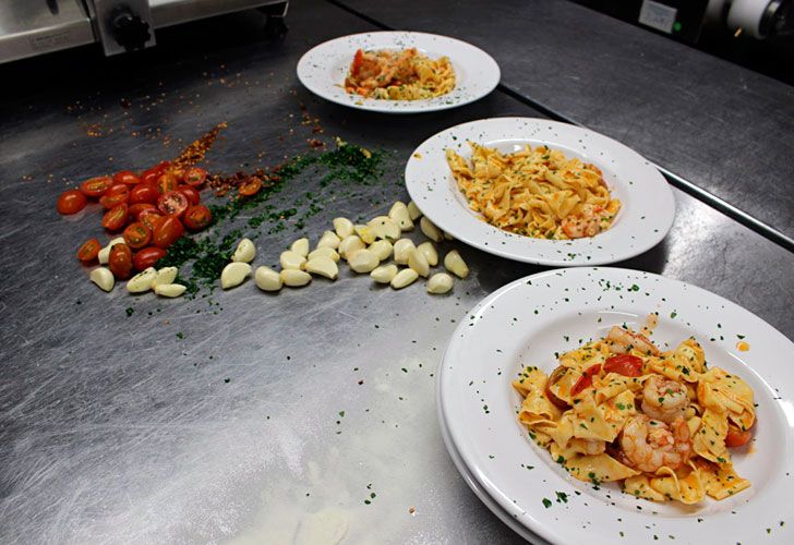 Te enseñamos a cocinar papardelle caseros con salsa de langostinos
