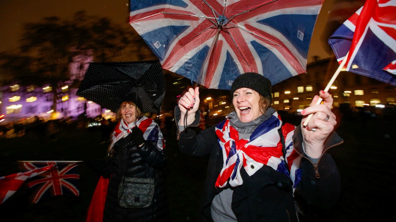 Economía británica repunta en julio, pero acecha el brexit