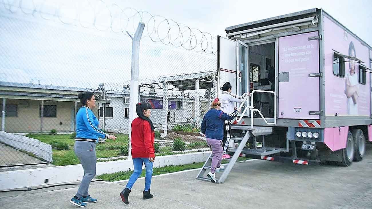 Con un mamógrafo móvil, más de 200 presas se hicieron exámenes