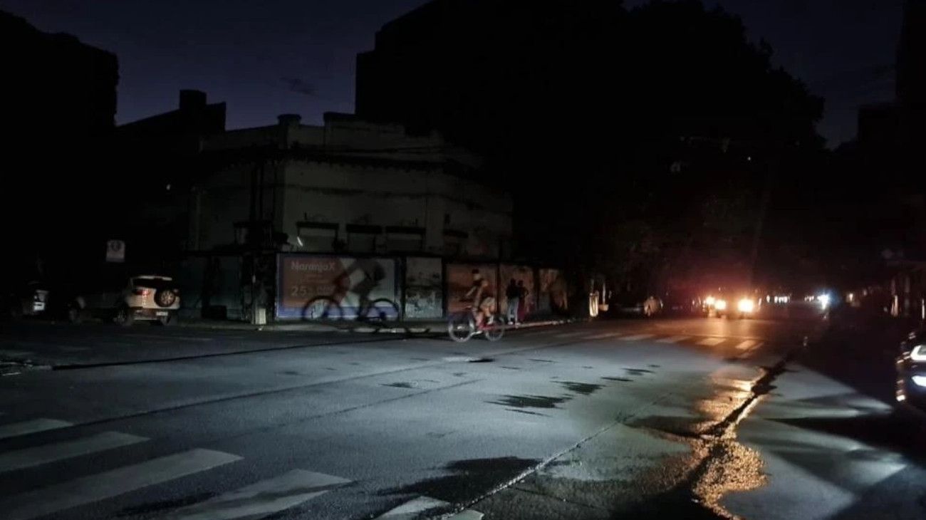 Jujuy, Salta, Tucumán, Santiago del Estero, Catamarca y La Rioja sin luz: qué pasó en las líneas de alta tensión