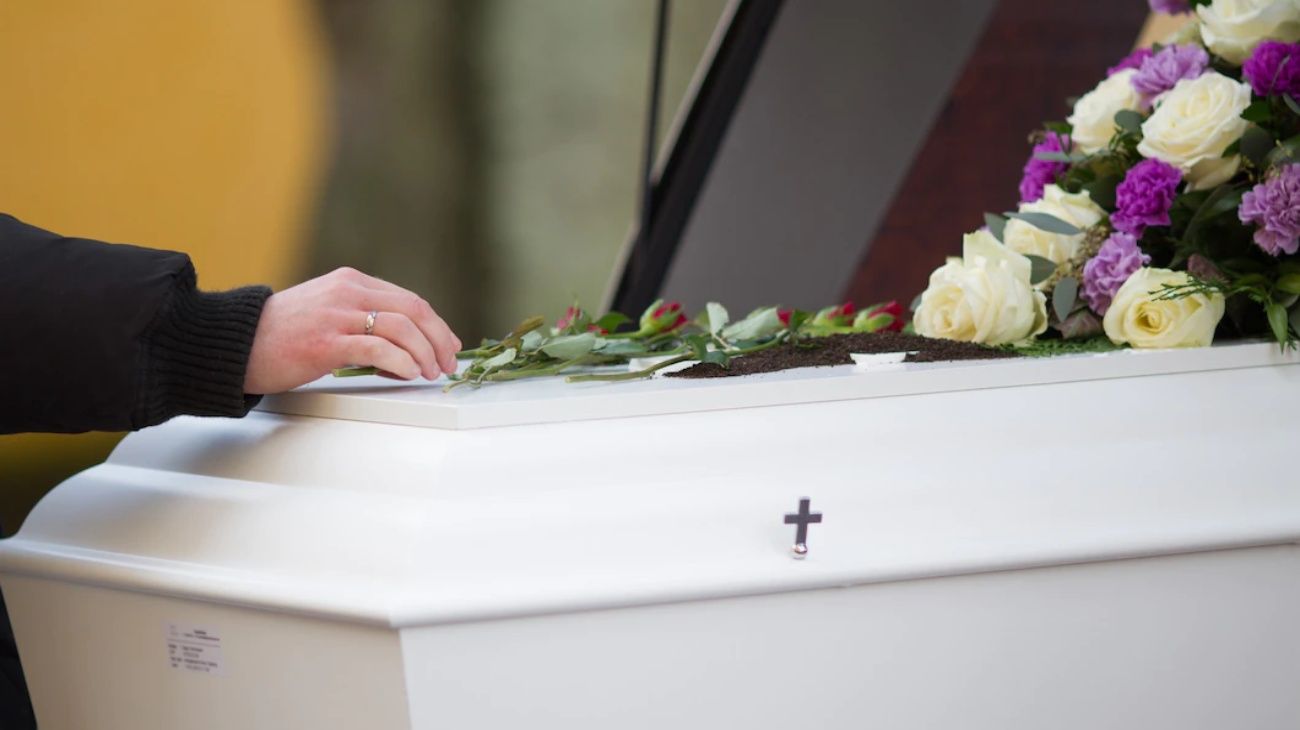 Antes de morir, dejó una lista de invitados a su velorio: "Al resto les deseo que sigan lejos"