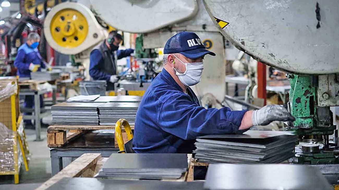 La economía creció, pero en medio de la caída del consumo: ¿cómo se explica?