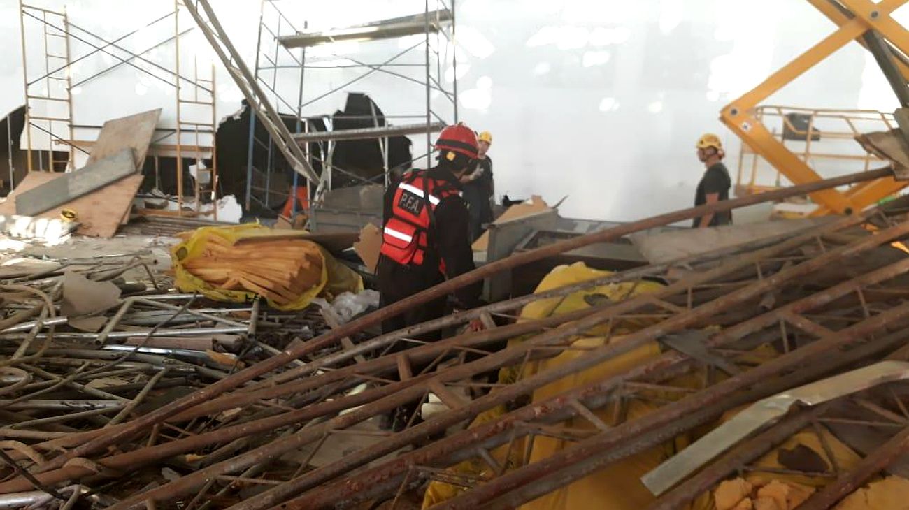 Trágico derrumbe en Ezeiza: un muerto y diez heridos