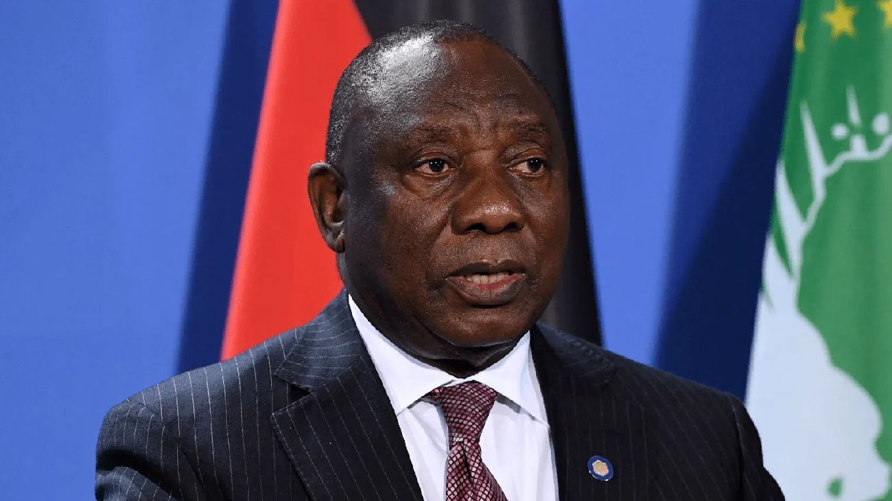 El presidente de Sudáfrica, Cyril Ramaphosa, dio positivo en Covid-19