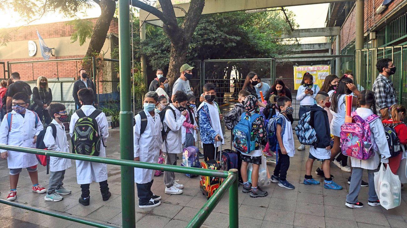 Solo el 14% de los alumnos de primaria asiste a jornada completa o extendida