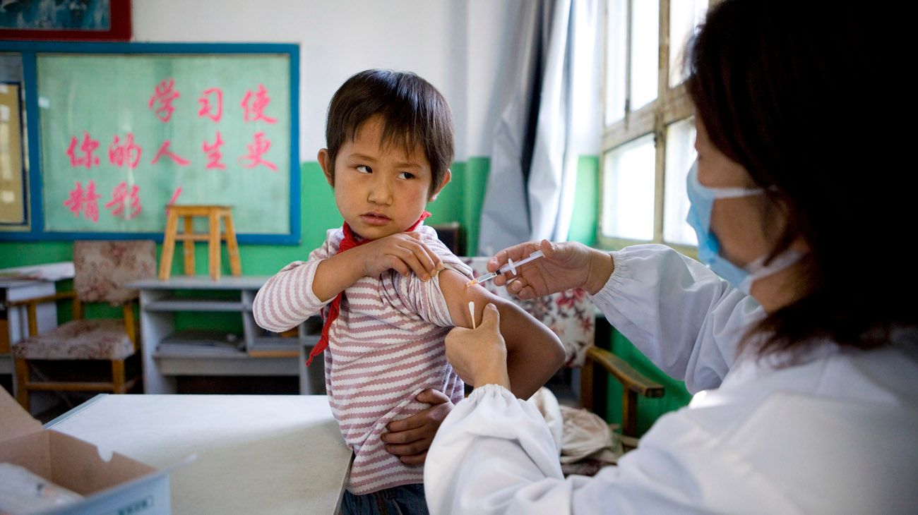 Escándalo por vacunas en China genera temor y protestas de padres