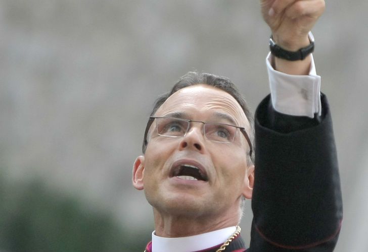 El "obispo del lujo" dará explicaciones en el Vaticano
