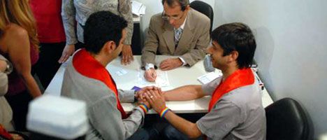 Suspenden el primer matrimonio gay