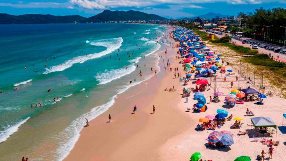 Por qué cada vez más argentinos eligen viajar a Brasil