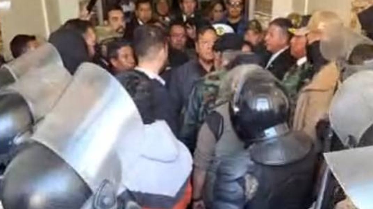 El cara a cara de Luis Arce y el general Zuñiga en pleno intento de golpe de Estado
