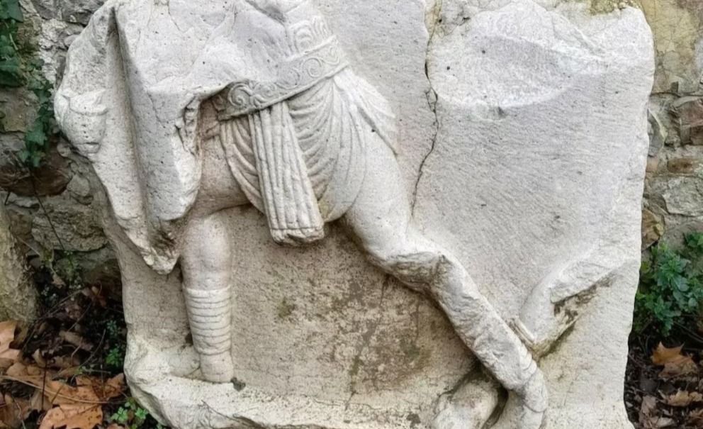 Encuentran una tumba romana con relieves de luchas de gladiadores