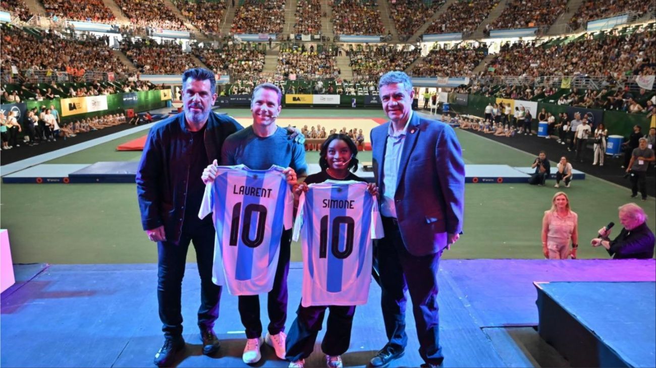 Jorge Macri le entregó a la gimnasta Simone Biles la llave del Parque Olímpico