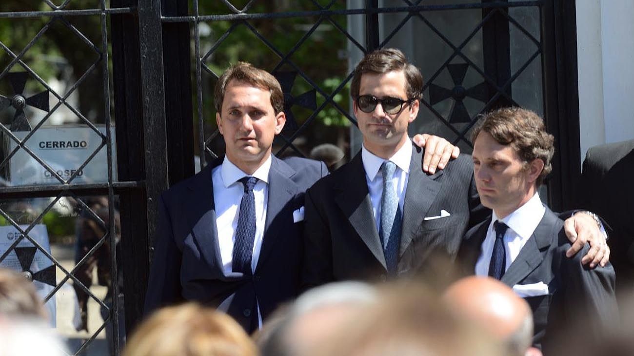 El entierro de Jorge y Silvia Neuss congregó a amigos de la familia en Recoleta