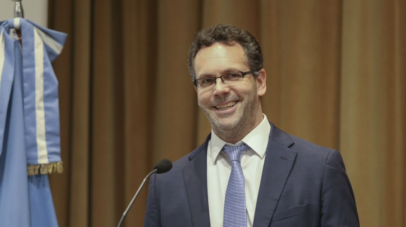 Guido Sandleris: "Ni loco compraría dólares ahora"