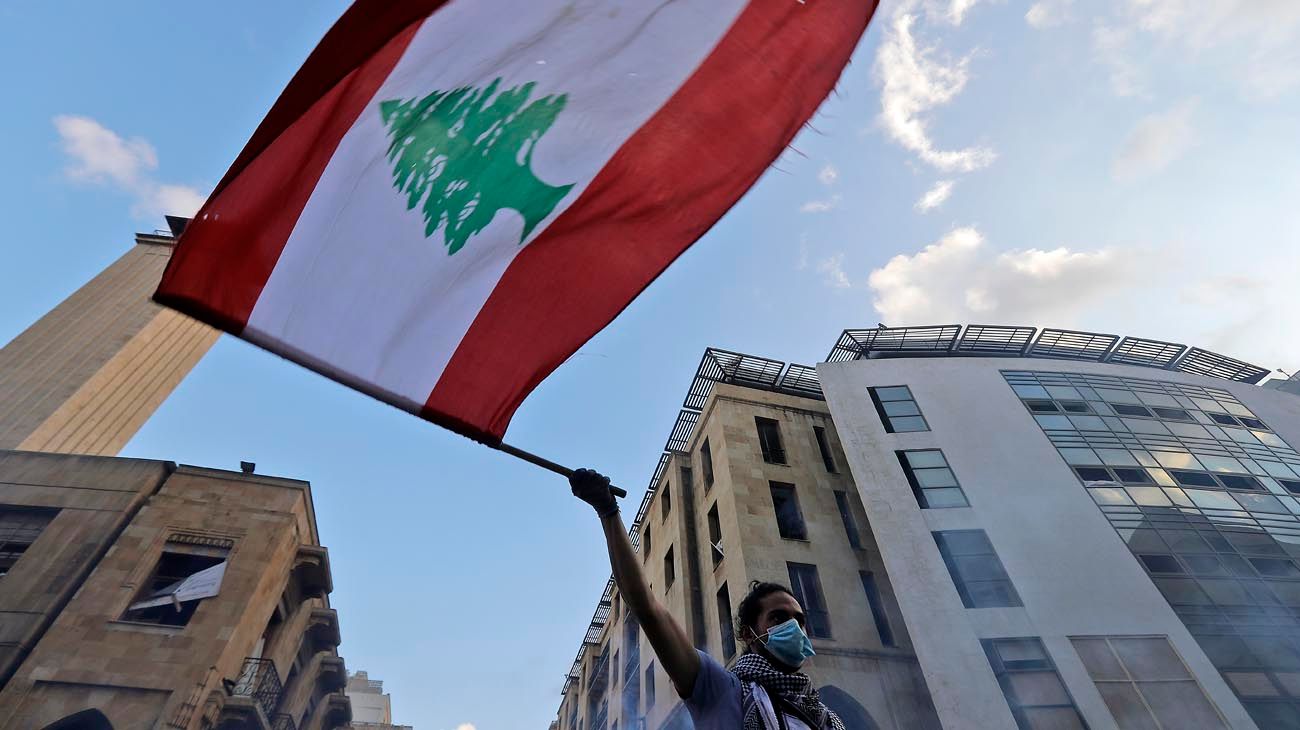Renuncia el gobierno libanés tras la explosión en Beirut