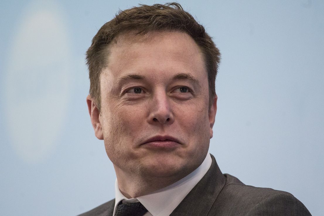 Acusan a Tesla de encubrir defecto en sus baterías