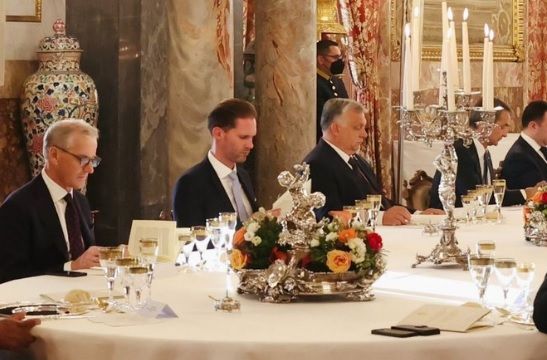 OTAN: sentaron al líder homófobo de Hungría junto al esposo gay del premier de Luxemburgo