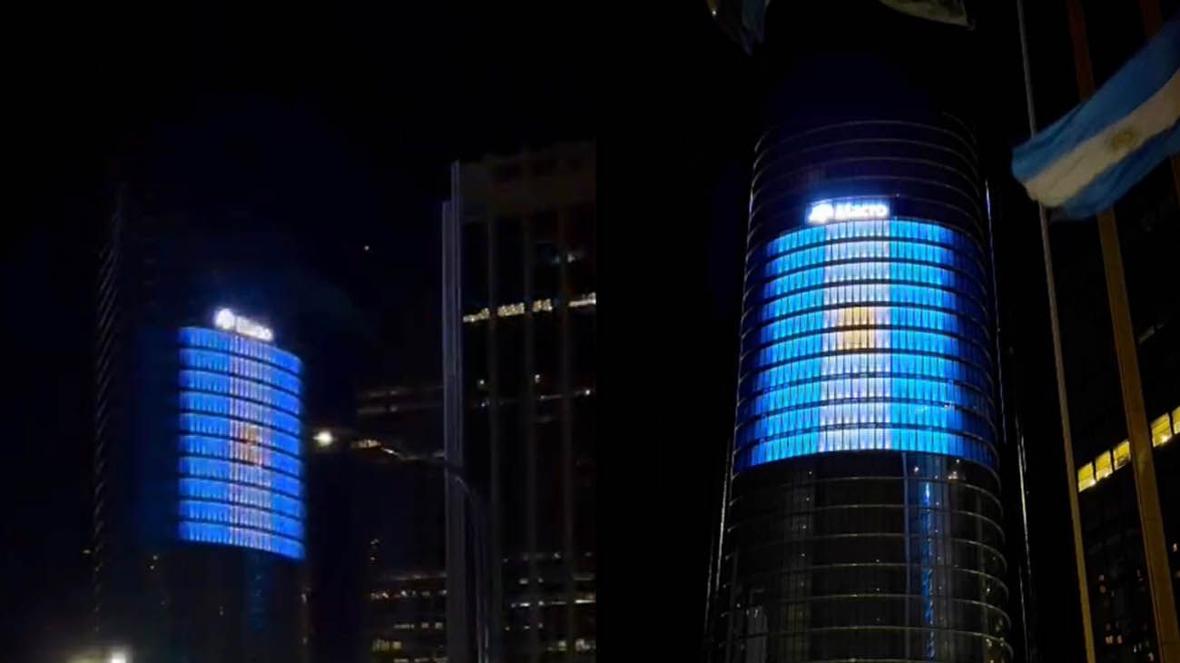La bandera "más grande de Argentina": el homenaje del Banco Macro a la selección