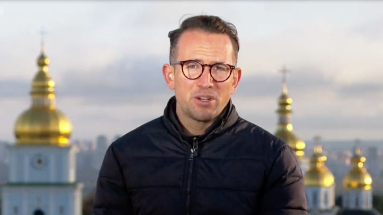 Video: la lluvia de misiles sobre Kiev en plena transmisión del corresponsal de la BBC