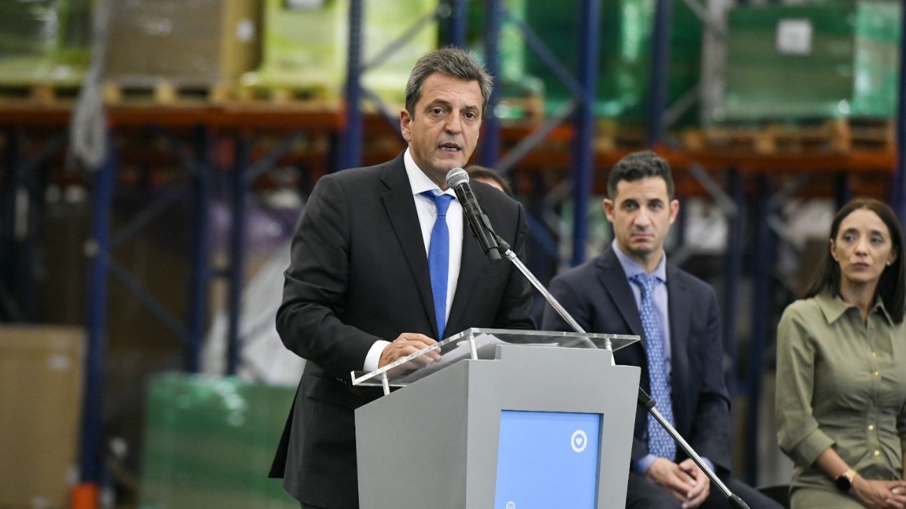 En búsqueda de dólares, Sergio Massa acelera el blanqueo