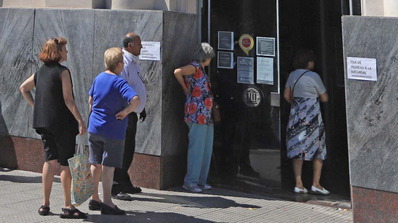 Jubilados y pensionados: cómo es el trámite para dejar de pagar el ABL en CABA
