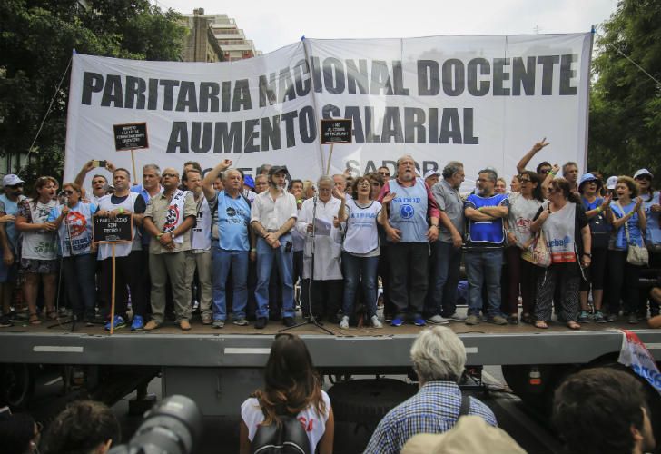 Polémica por la adhesión a la primera jornada del paro nacional docente