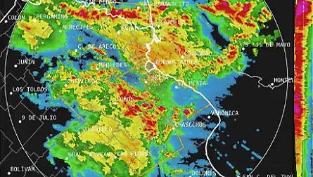Madrugada difícil con truenos, fuertes chaparrones y hasta algo de granizo en Buenos Aires