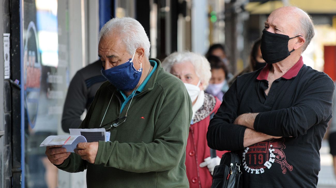 Fotos | Perfil recorrió el Conurbano en cuarentena: mucho barbijo y poca distancia social