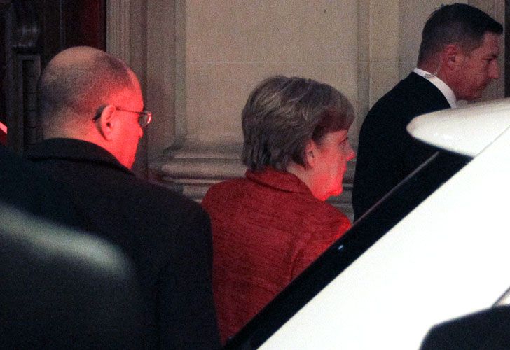 Merkel desayunó con empresarios y visitó una sinagoga