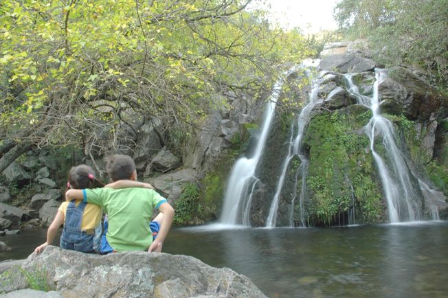 En el fin de semana largo viajó más gente pero gastó menos y redujo las estadías