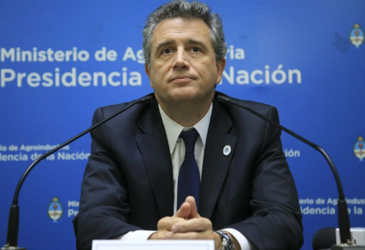 Imputaron al ministro Etchevehere por el bono de medio millón de pesos