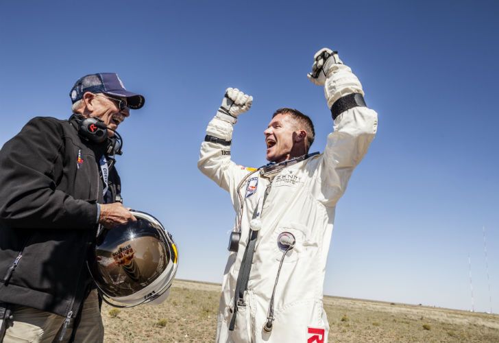 Baumgartner, feliz tras el salto: "Uno se siente tan humilde"