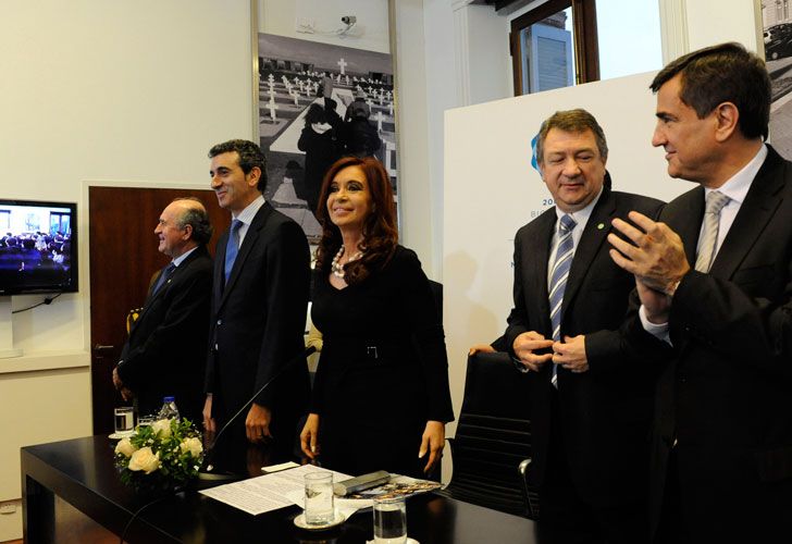 CFK impone a la banca privada prestar dinero