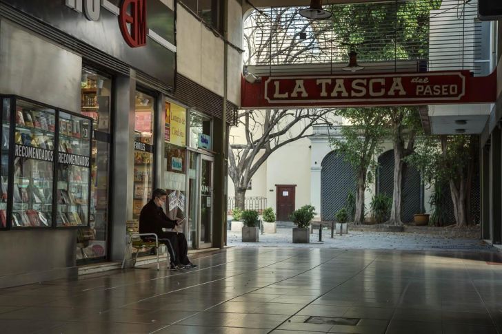 El comercio inicia nueva etapa con apertura selectiva en suspenso
