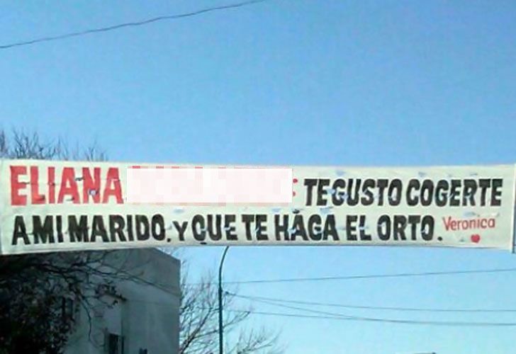 Un pasacalles despechado hace furor en Twitter