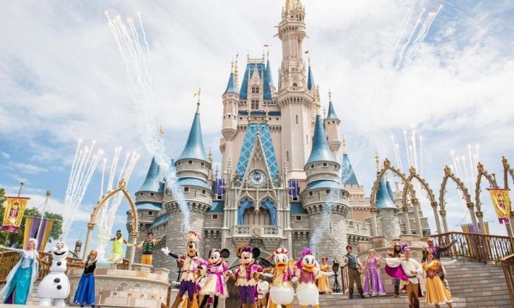 Chau, me voy a Disney