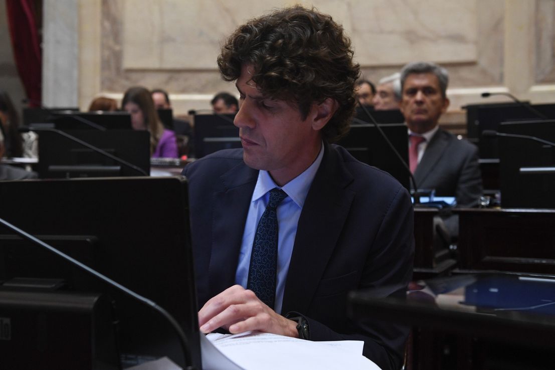 Martín Lousteau fue el único radical que votó para continuar el tratamiento del DNU