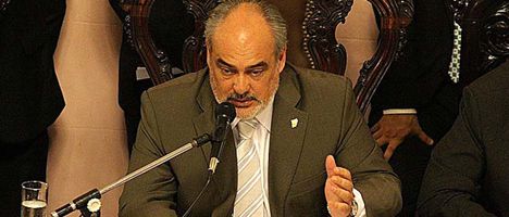 Colombi duplicó los sueldos de su gabinete