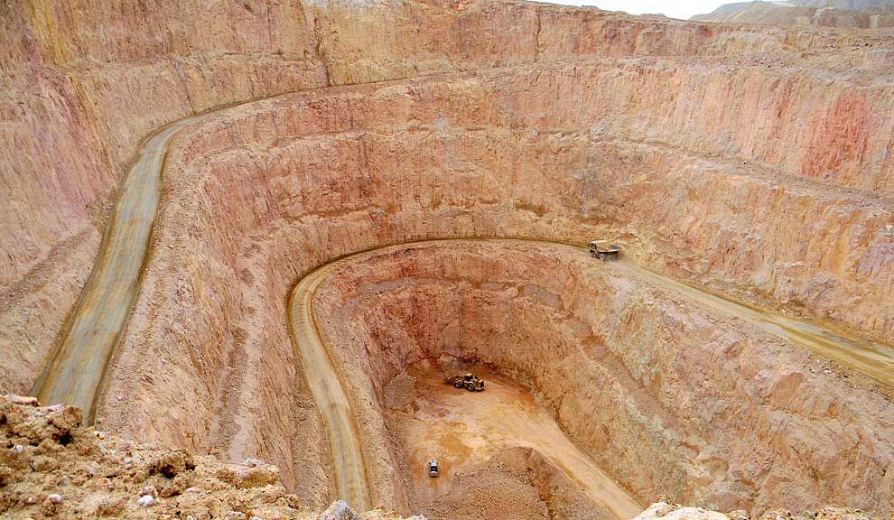 Anuncian venta de la mina de oro Cerro Vanguardia en Argentina