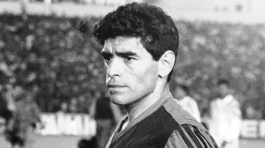 Esplendor y ocaso de Diego Maradona: la historia completa de D10S